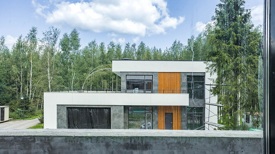 Дом под отделку в сосновом лесу