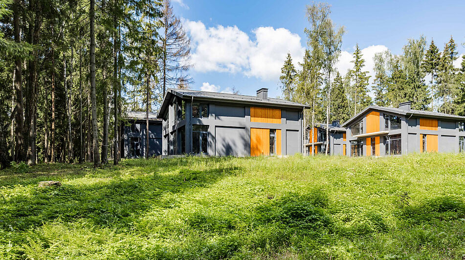 Дом под отделку в сосновом лесу