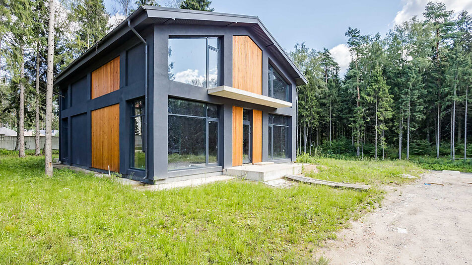 Дом под отделку в сосновом лесу