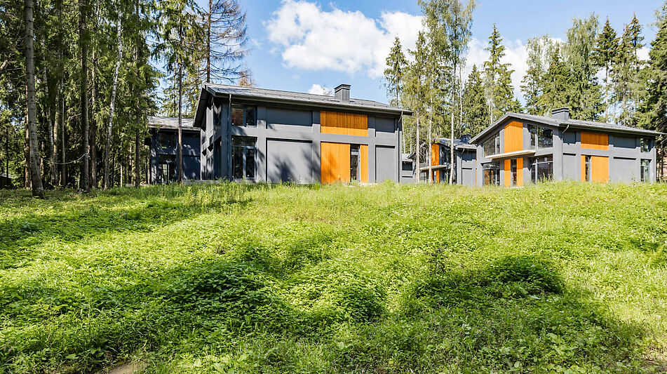 Дом под отделку в сосновом лесу