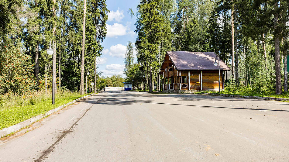 Дом под отделку в сосновом лесу