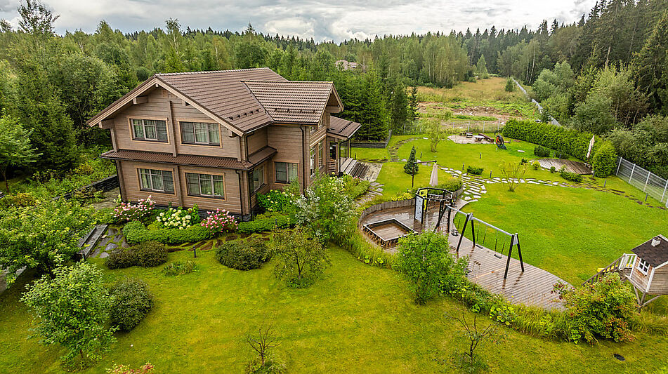 Стильный дом из бруса в Фокс Хилс