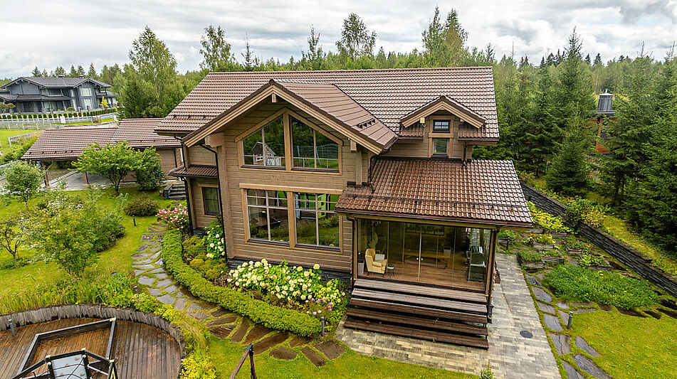 Стильный дом из бруса в Фокс Хилс