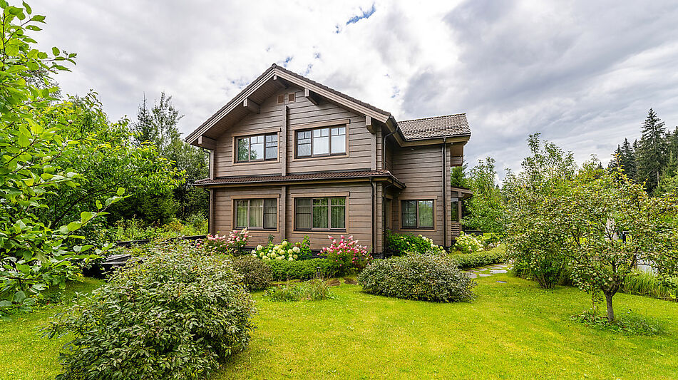 Стильный дом из бруса в Фокс Хилс