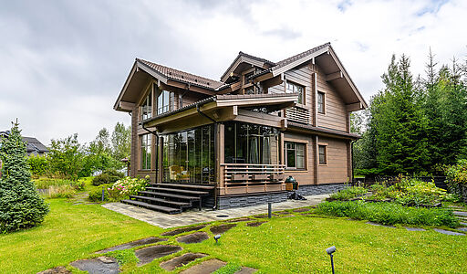 Стильный дом из бруса в Фокс Хилс