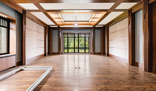 Дом у озера в поселке Монолит