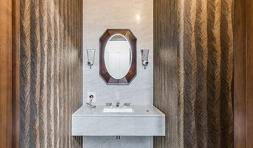 Дом у озера в поселке Монолит