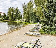 Дом у озера в поселке Монолит