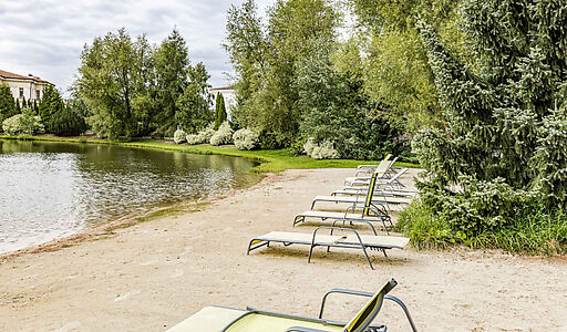 Дом у озера в поселке Монолит