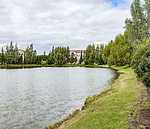 Дом у озера в поселке Монолит