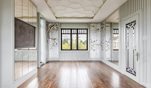 Дом у озера в поселке Монолит