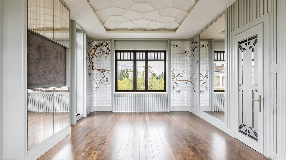 Дом у озера в поселке Монолит