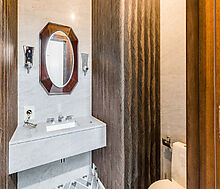 Дом у озера в поселке Монолит