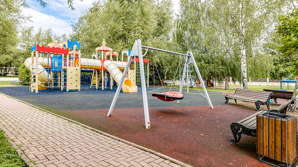 Дом у озера в поселке Монолит