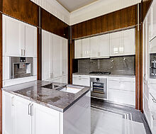 Дом у озера в поселке Монолит