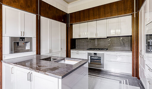 Дом у озера в поселке Монолит