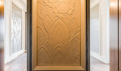 Дом у озера в поселке Монолит