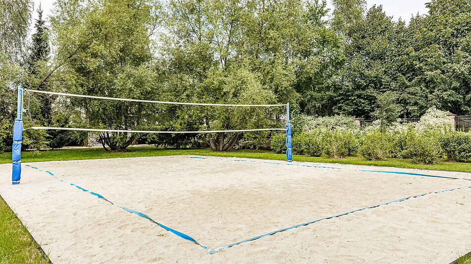 Дом у озера в поселке Монолит