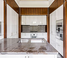 Дом у озера в поселке Монолит