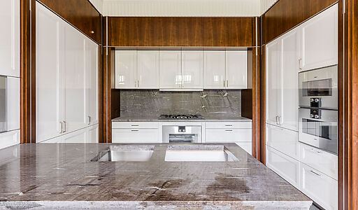 Дом у озера в поселке Монолит