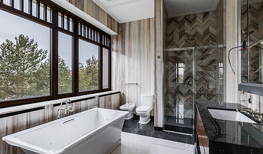 Дом у озера в поселке Монолит