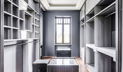 Дом у озера в поселке Монолит