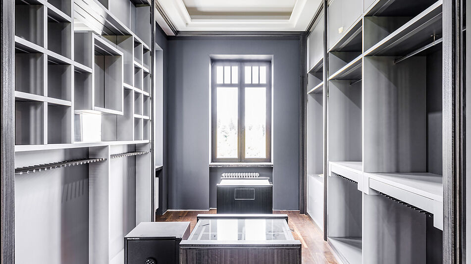 Дом у озера в поселке Монолит