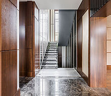 Дом у озера в поселке Монолит