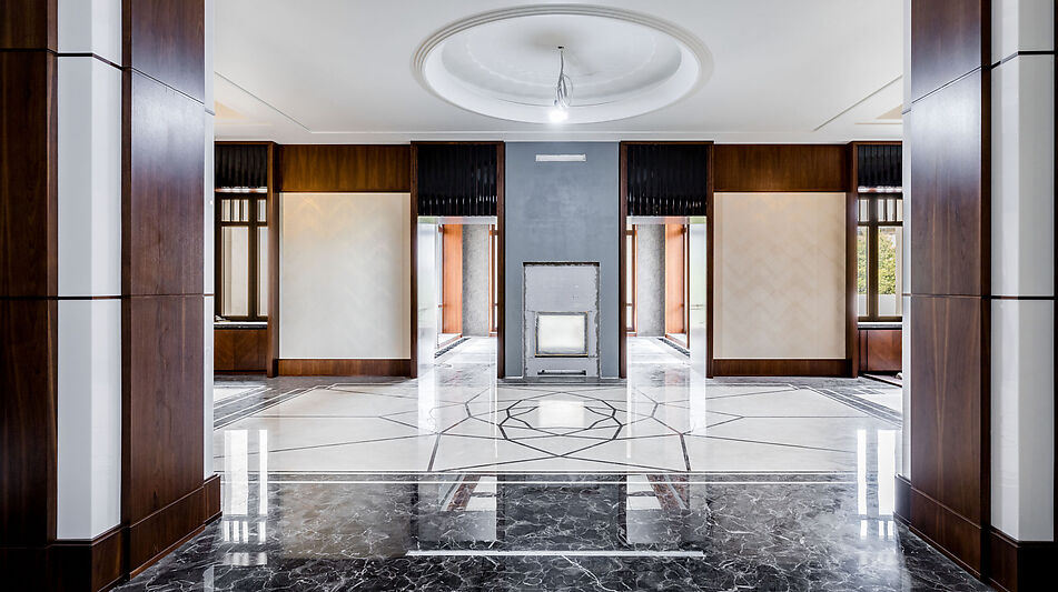 Дом у озера в поселке Монолит