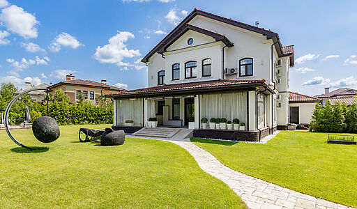 Стильный дом в КП Монтевиль