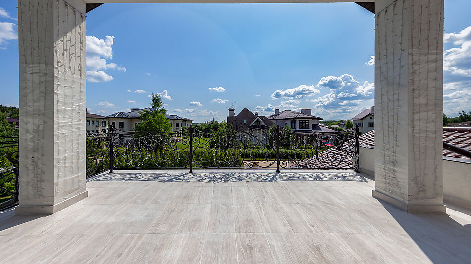 Стильный дом в КП Монтевиль