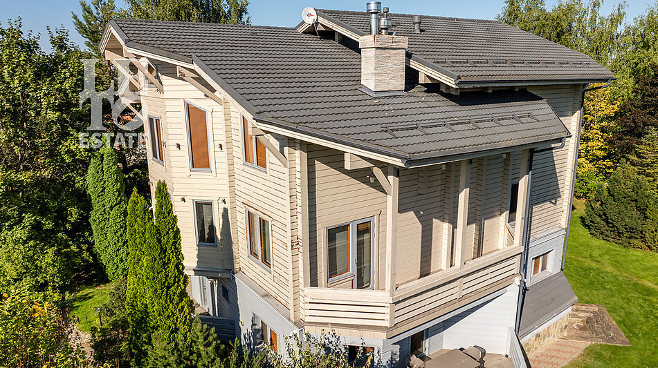 Дом с бассейном в Новогорске