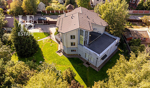 Дом с бассейном в Новогорске