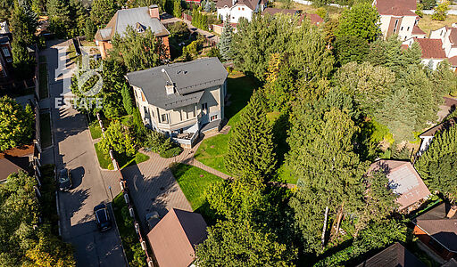 Дом с бассейном в Новогорске