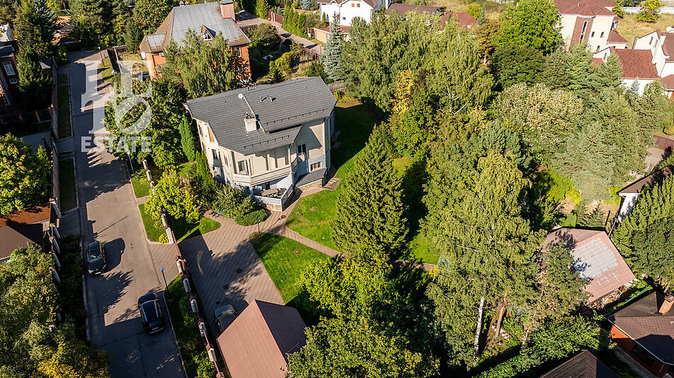 Дом с бассейном в Новогорске