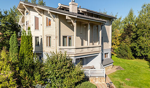 Дом с бассейном в Новогорске