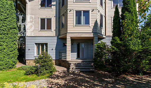 Дом с бассейном в Новогорске