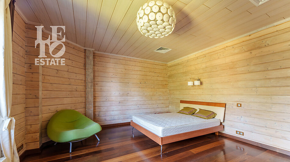 Дом с бассейном в Новогорске