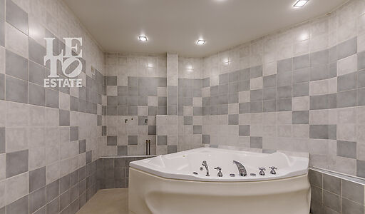 Дом с бассейном в Новогорске