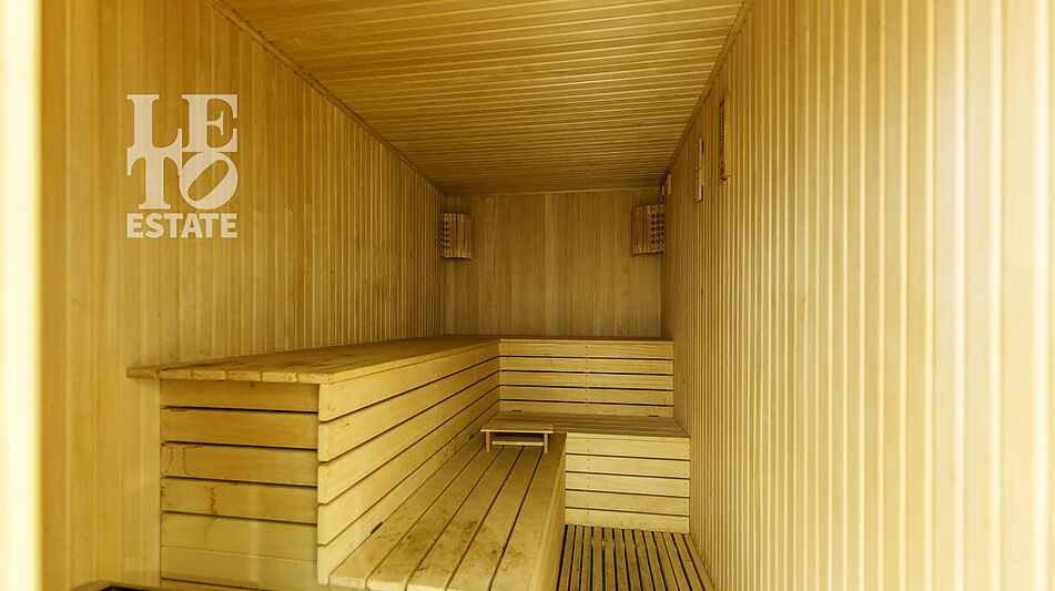 Дом с бассейном в Новогорске