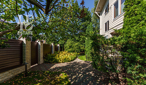 Дом с бассейном в Новогорске