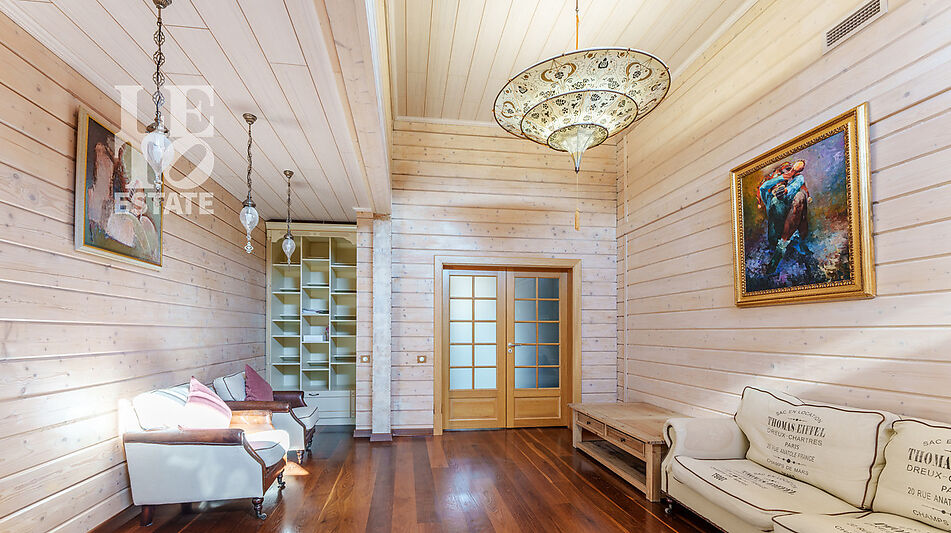 Дом с бассейном в Новогорске