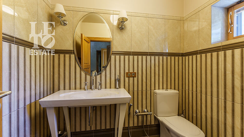 Дом с бассейном в Новогорске