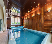 Дом с бассейном в Новогорске