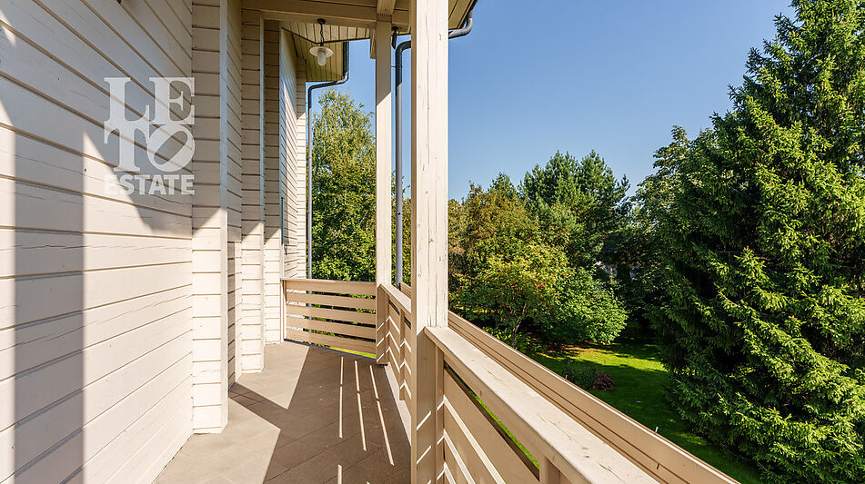 Дом с бассейном в Новогорске