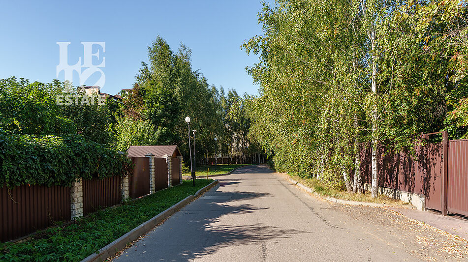 Дом с бассейном в Новогорске