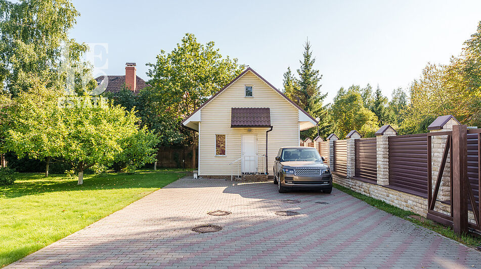 Дом с бассейном в Новогорске