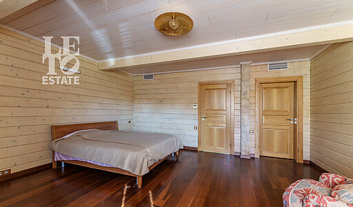 Дом с бассейном в Новогорске