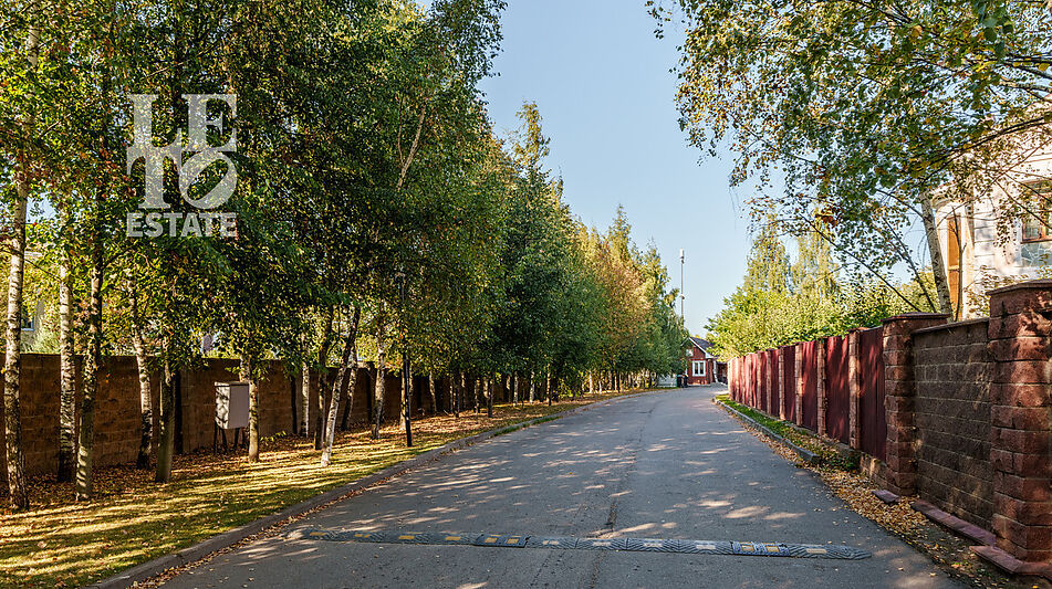 Дом с бассейном в Новогорске