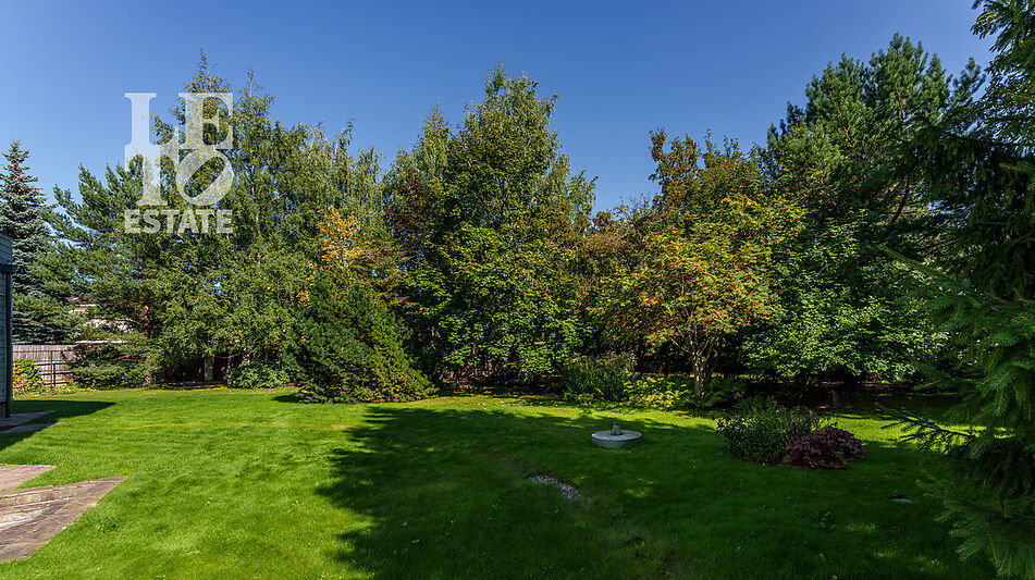 Дом с бассейном в Новогорске